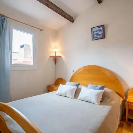 Сasa de vacaciones St Cyprien Superbe Maison De *